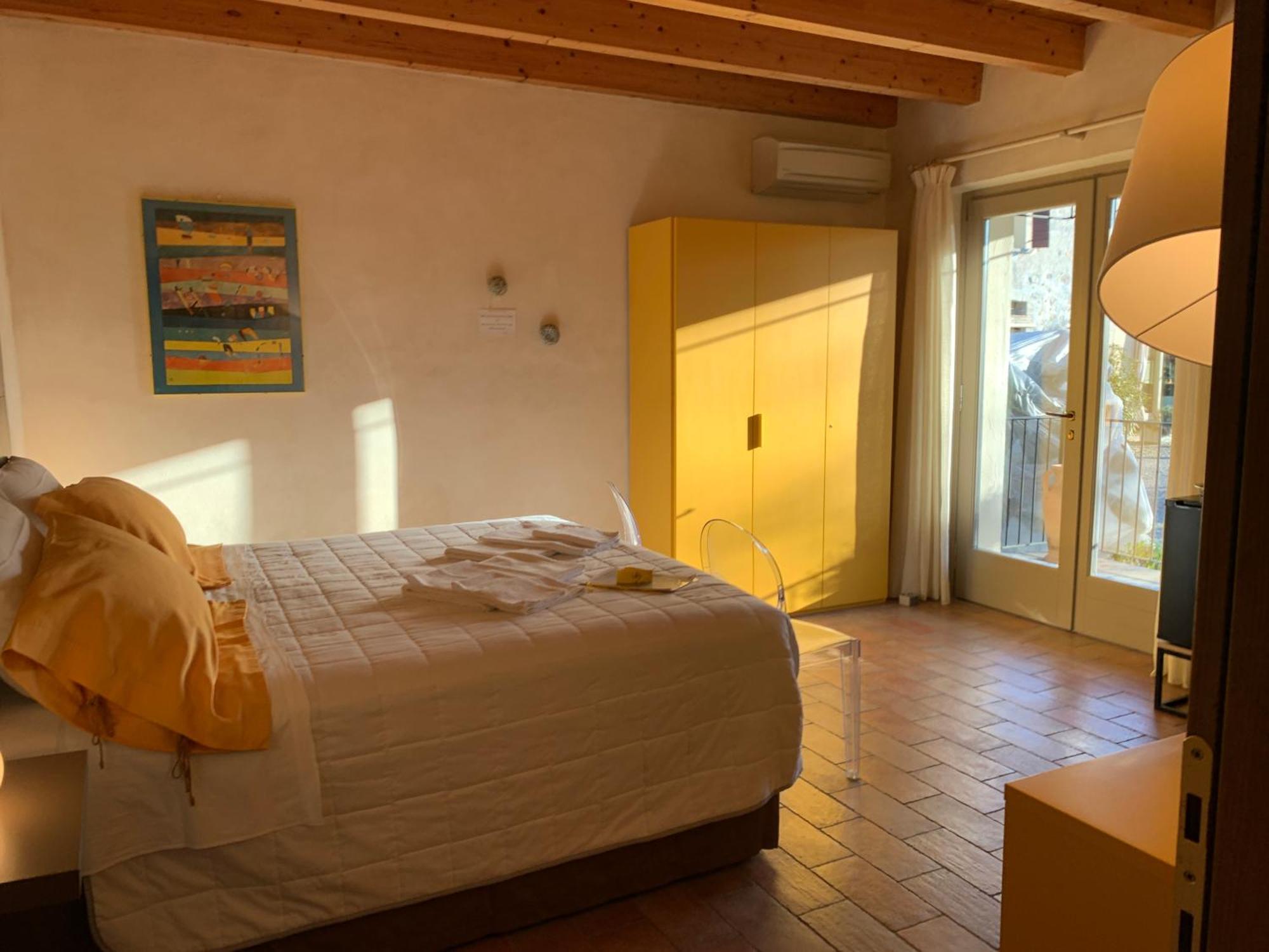 L'Isolo B&B E Case Vacanza Монцамбано Экстерьер фото