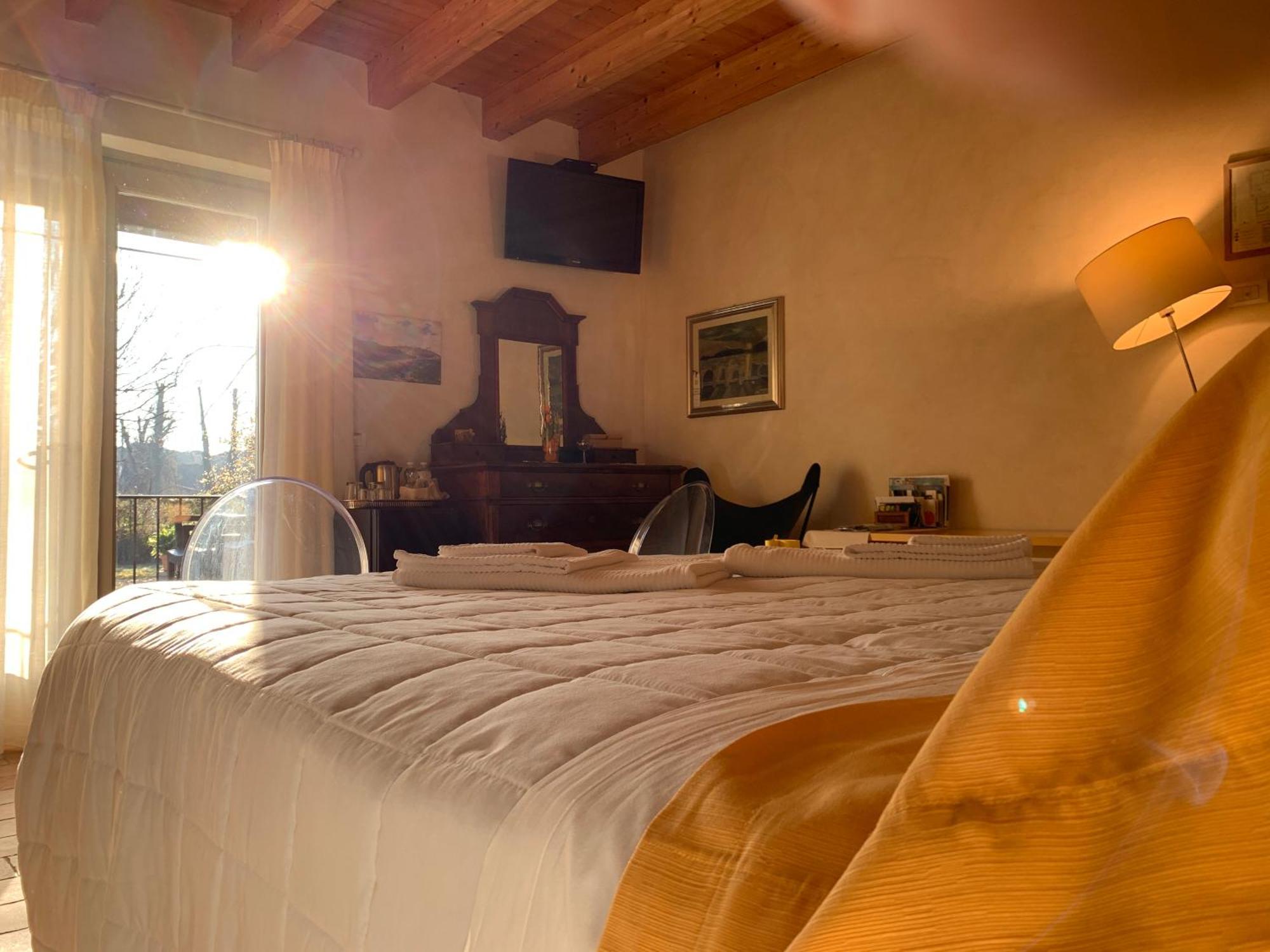 L'Isolo B&B E Case Vacanza Монцамбано Экстерьер фото